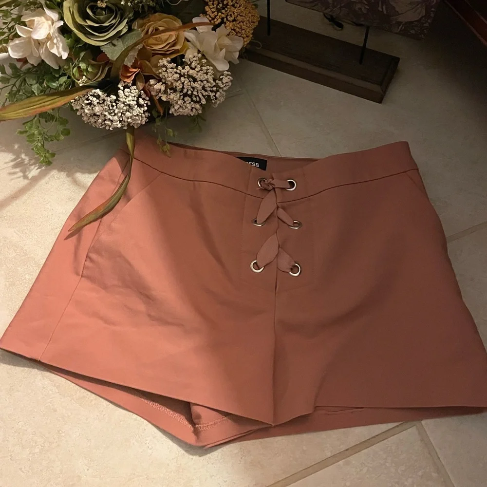 EXPRESS Blush Pink SZ 6 Tie Up Lace Preppy Dainty Shorts With Pockets & side zip
